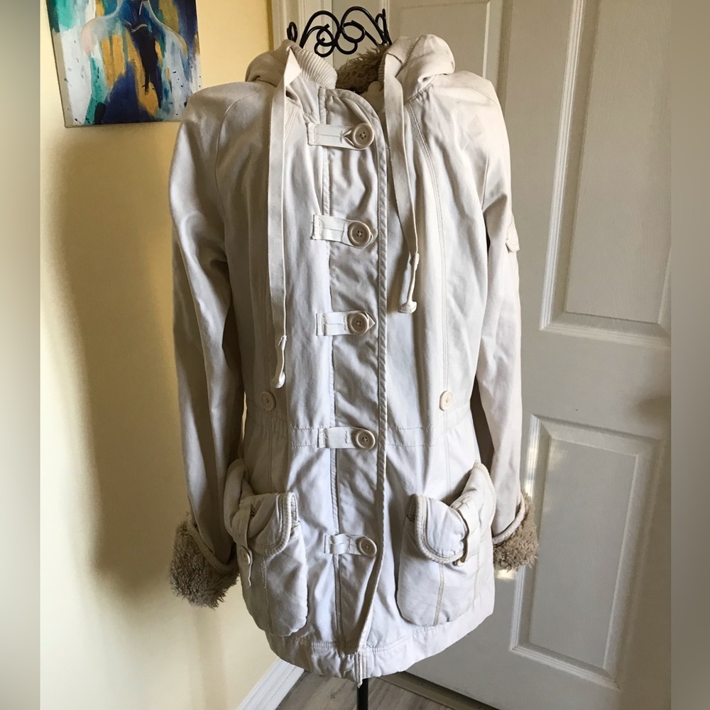 Anthropologie Twill Twenty Two Winter Coat w/faux fur & hood Size Medium